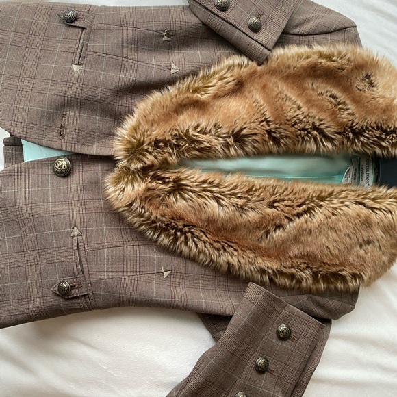 Burgundy plaid designer Blazer with Faux Fur Trim - Picture 10 of 16